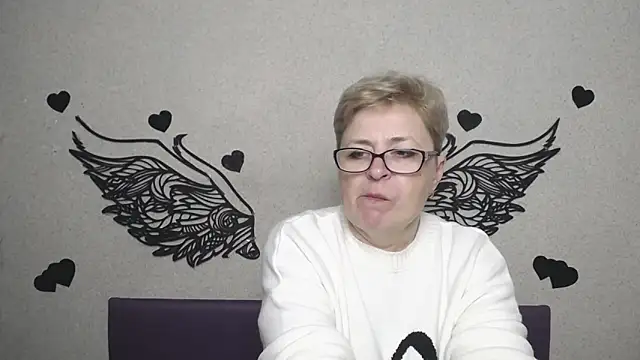 Snapshot of EmiliaGree chatting on April 30, 5:19 pm EmiliaGree online show from April 30, 5:19 pm