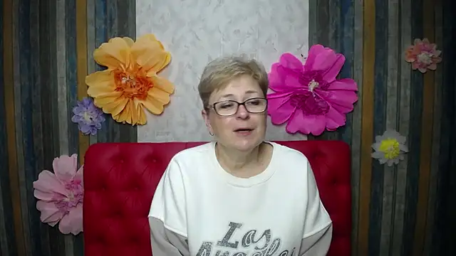 Snapshot of EmiliaGree chatting on May 1, 5:06 pm EmiliaGree online show from May 1, 5:06 pm
