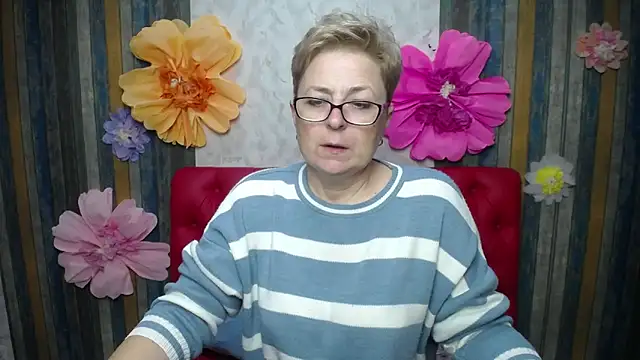 Snapshot of EmiliaGree chatting on May 2, 5:07 pm EmiliaGree online show from May 2, 5:07 pm