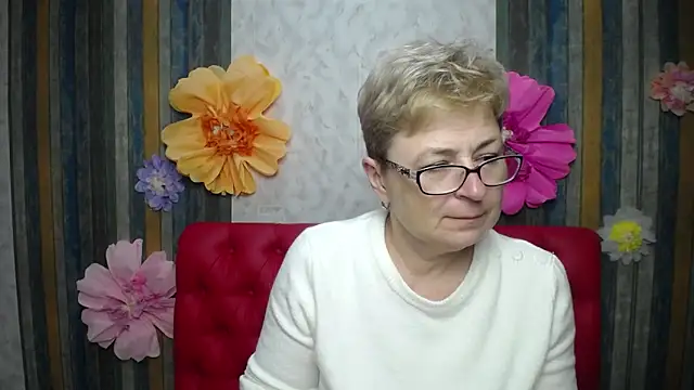 Snapshot of EmiliaGree chatting on May 5, 5:10 pm EmiliaGree online show from May 5, 5:10 pm
