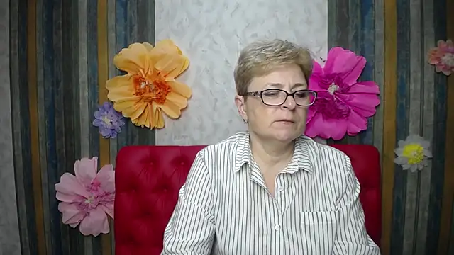 Snapshot of EmiliaGree chatting on May 6, 5:07 pm EmiliaGree online show from May 6, 5:07 pm