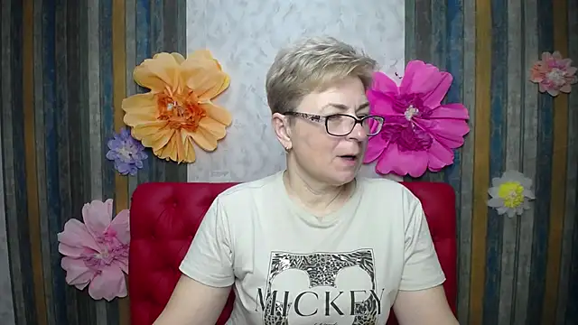 Snapshot of EmiliaGree chatting on May 7, 5:07 pm EmiliaGree online show from May 7, 5:07 pm