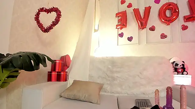celestelewis online show from February 16, 12:43 pm