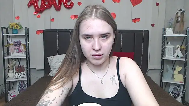 LauraHlot online show from May 23, 6:01 pm