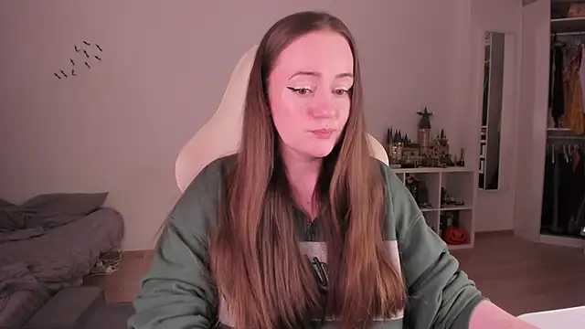 Snapshot of WalkingGirl chatting on November 28, 8:00 pm WalkingGirl online show from November 28, 8:00 pm