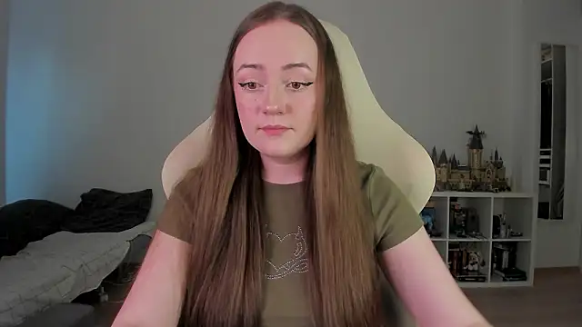 WalkingGirl online show from March 15, 3:29 pm