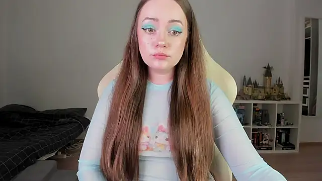 WalkingGirl online show from March 19, 3:38 pm