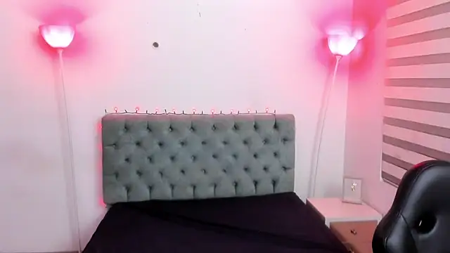 Snapshot of Camiila_Osorio chatting on February 7, 3:45 am Camiila Osorio online show from February 7, 3:45 am