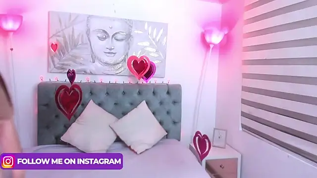 Snapshot of Camiila_Osorio chatting on February 12, 2:24 am Camiila Osorio online show from February 12, 2:24 am