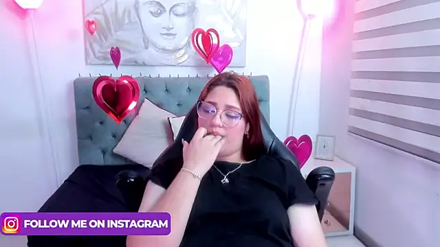 Snapshot of Camiila_Osorio chatting on February 13, 6:30 am Camiila Osorio online show from February 13, 6:30 am