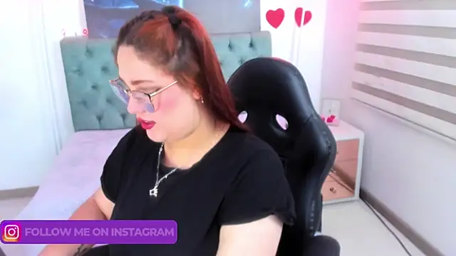 Snapshot of Camiila_Osorio chatting on March 1, 3:32 am Camiila Osorio online show from March 1, 3:32 am