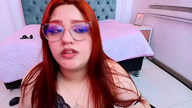 Snapshot of Camiila_Osorio chatting on March 21, 7:00 am Camiila Osorio online show from March 21, 7:00 am