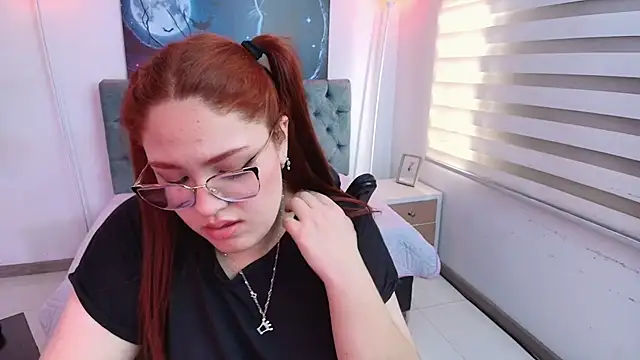 Snapshot of Camiila_Osorio chatting on March 21, 4:18 pm Camiila Osorio online show from March 21, 4:18 pm