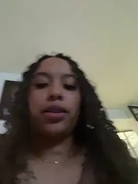 MarieLeon online show from October 3, 9:45 pm