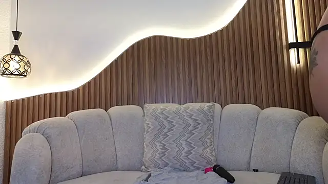anellejones online show from July 18, 7:39 pm