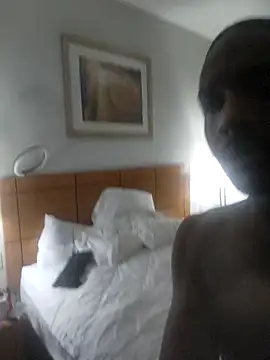 Snapshot of SirSubtrainer chatting on January 4, 7:55 am SirSubtrainer online show from January 4, 7:55 am