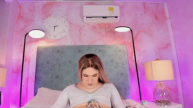 Snapshot of JESSI_NAOMI chatting on March 19, 5:00 am JESSI NAOMI online show from March 19, 5:00 am