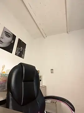 Snapshot of JESSI_NAOMI chatting on March 27, 4:40 am JESSI NAOMI online show from March 27, 4:40 am