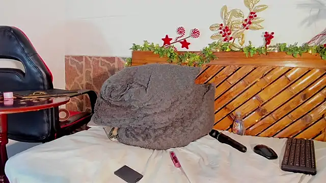 Snapshot of Scarlett_diaz17 chatting on December 19, 2:57 pm Scarlett diaz17 online show from December 19, 2:57 pm