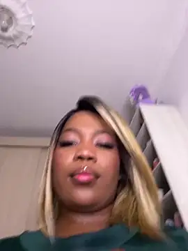 Snapshot of Scarlett_diaz17 chatting on June 27, 12:26 am Scarlett diaz17 online show from June 27, 12:26 am