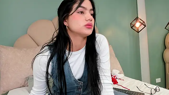 ariel jonees online show from December 24, 1:17 pm