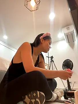 ariel jonees online show from November 26, 4:19 pm