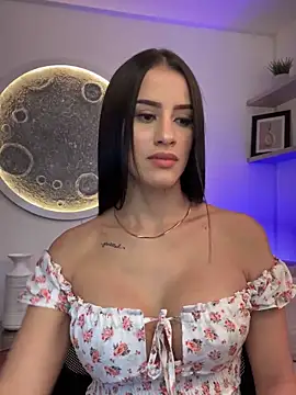 Snapshot of SarahhSmitth1 chatting on March 1, 10:21 pm SarahhSmitth1 online show from March 1, 10:21 pm