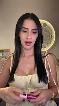 Snapshot of SarahhSmitth1 chatting on May 25, 9:21 pm SarahhSmitth1 online show from May 25, 9:21 pm