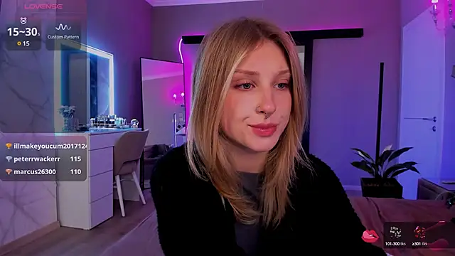 Snapshot of lilyvibe chatting on December 5, 8:33 pm lilyvibe online show from December 5, 8:33 pm