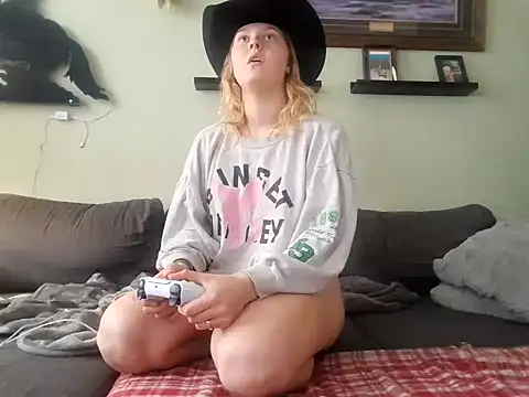 Snapshot of Ryan_and_Aurora chatting on January 15, 11:53 am Ryan and Aurora online show from January 15, 11:53 am