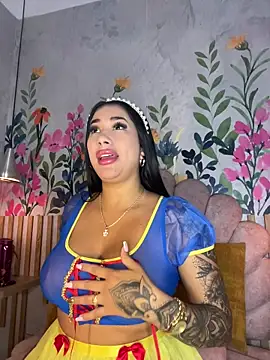 Snapshot of kiim_taaylor chatting on October 13, 1:00 pm kiim taaylor online show from October 13, 1:00 pm