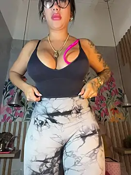 Snapshot of kiim_taaylor chatting on November 3, 11:44 am kiim taaylor online show from November 3, 11:44 am