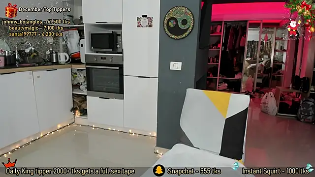 AmySuperHeroes online show from December 19, 8:43 am