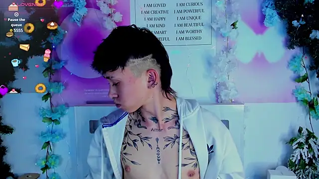 Snapshot of juniior_2311_ chatting on January 29, 1:27 am juniior 2311  online show from January 29, 1:27 am