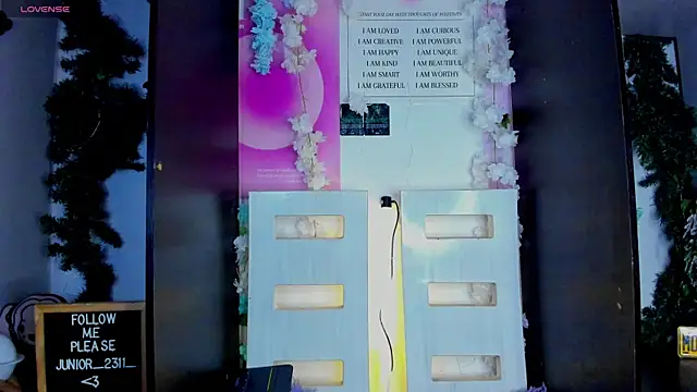 Snapshot of juniior_2311_ chatting on February 17, 10:03 pm juniior 2311  online show from February 17, 10:03 pm