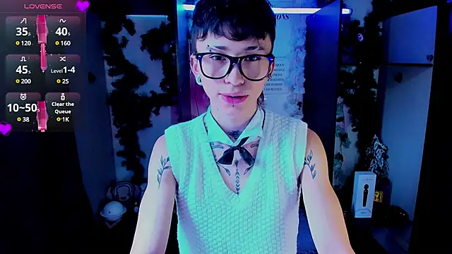 Snapshot of juniior_2311_ chatting on February 19, 4:22 pm juniior 2311  online show from February 19, 4:22 pm