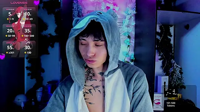 Snapshot of juniior_2311_ chatting on February 28, 1:47 pm juniior 2311  online show from February 28, 1:47 pm