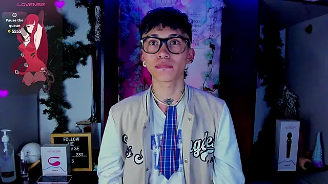 Snapshot of juniior_2311_ chatting on March 7, 5:08 am juniior 2311  online show from March 7, 5:08 am