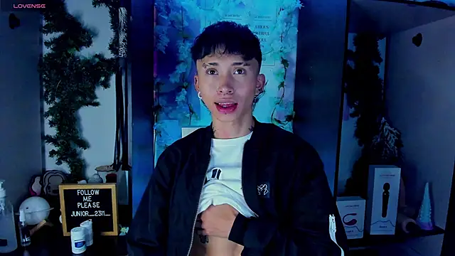 Snapshot of juniior_2311_ chatting on March 9, 12:21 am juniior 2311  online show from March 9, 12:21 am