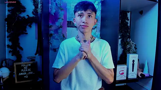 Snapshot of juniior_2311_ chatting on March 10, 8:56 pm juniior 2311  online show from March 10, 8:56 pm