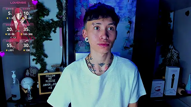 Snapshot of juniior_2311_ chatting on March 11, 12:11 am juniior 2311  online show from March 11, 12:11 am