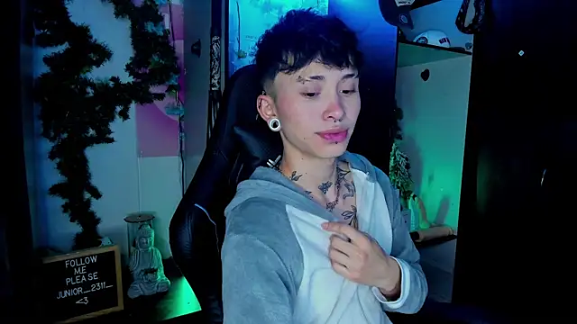 Snapshot of juniior_2311_ chatting on March 14, 11:23 am juniior 2311  online show from March 14, 11:23 am