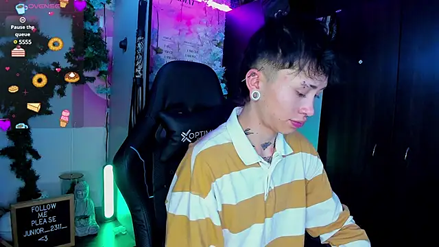 Snapshot of juniior_2311_ chatting on March 15, 11:19 am juniior 2311  online show from March 15, 11:19 am