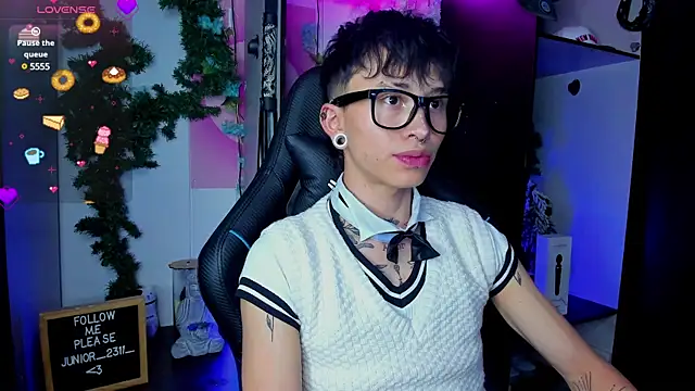 Snapshot of juniior_2311_ chatting on March 19, 8:54 pm juniior 2311  online show from March 19, 8:54 pm