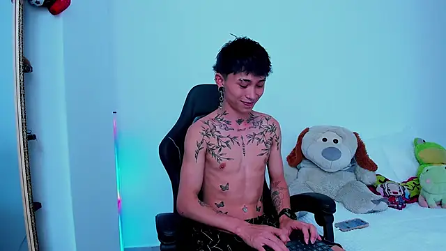 Snapshot of juniior_2311_ chatting on October 24, 6:04 pm juniior 2311  online show from October 24, 6:04 pm