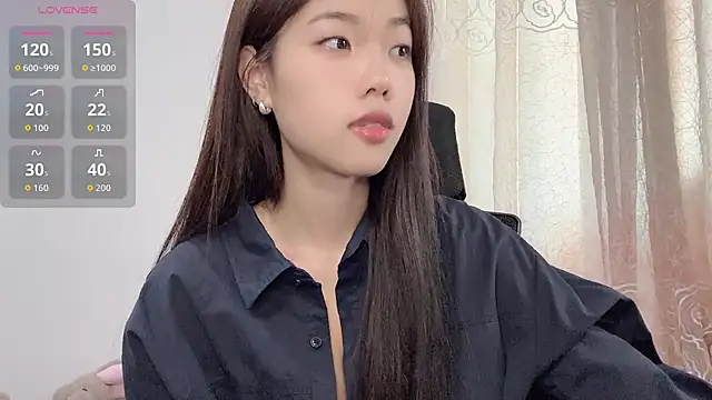 Snapshot of Lvy--v chatting on September 16, 12:33 am Lvy--v online show from September 16, 12:33 am