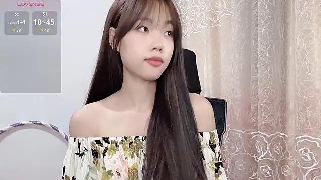 Snapshot of Lvy--v chatting on October 6, 10:51 pm Lvy--v online show from October 6, 10:51 pm