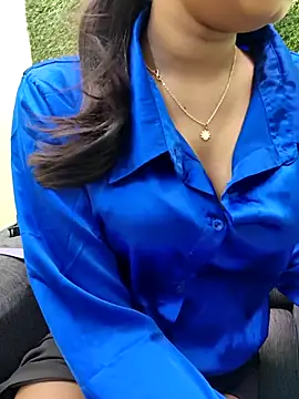 yhona darling online show from April 3, 8:18 pm