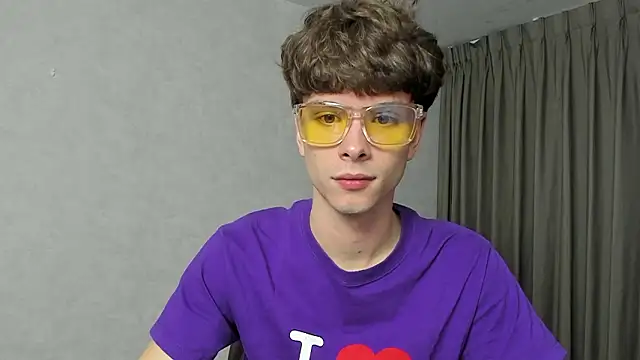 Snapshot of calvin_love_you chatting on March 8, 5:17 pm calvin love you online show from March 8, 5:17 pm