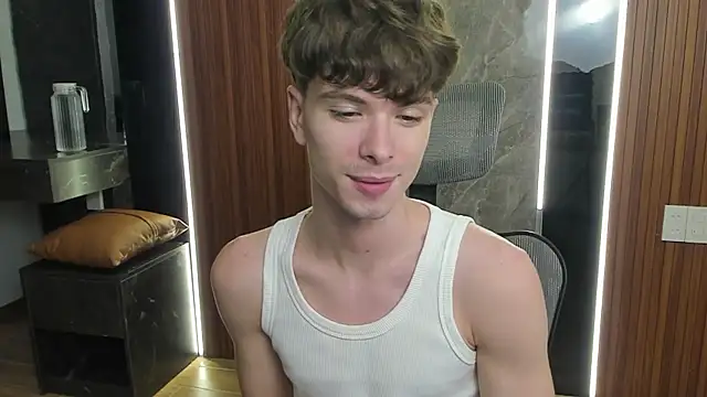 Snapshot of calvin_love_you chatting on April 2, 5:10 pm calvin love you online show from April 2, 5:10 pm